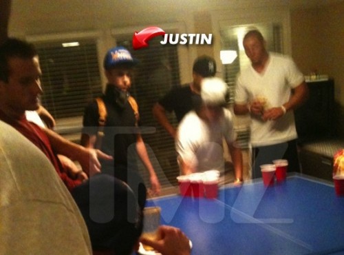 Justin Bieber: Ujeli so ga med pivsko igrico!