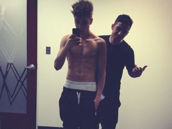 HOT! Justin Bieber: Nadaljuje z razkazovanjem svojega telesa!