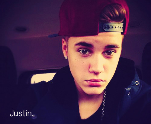 Šok! Justin Bieber: Oboževalke se režejo, ker bi naj kadil marihuano!