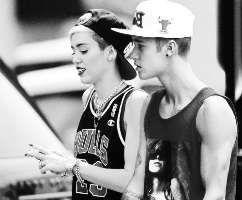 Justin Bieber in Miley Cyrus: Imamo več podrobnosti o njunem duetu!