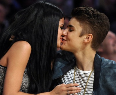 Opa! Justin Bieber: Razkriva, kje se je zgodil prvi poljub s Seleno!