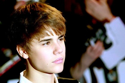 Video: Justin Bieber: Se je začel mučiti z visokimi toni?!