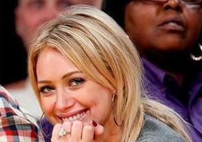 Hilary Duff: Mislila sem, da je moj ogromen zaročni prstan lažen!