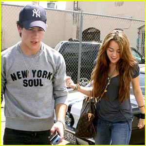 VROČE: Bosta Miley Cyrus in Nick Jonas spet posnela duet?
