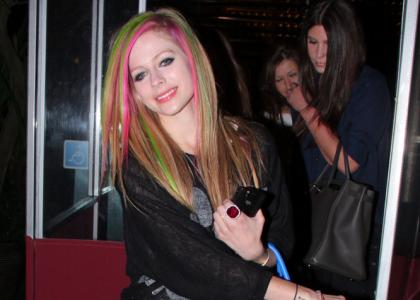 FOTO: Modni kiks Avril Lavigne: Na glavi ima mavrico!