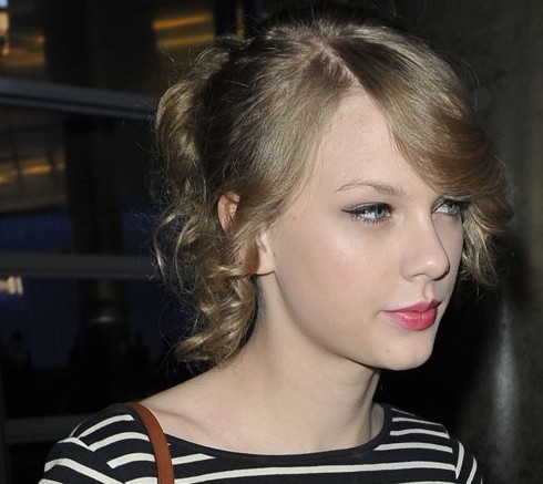 FOTO: Taylor Swift: S svojo srečno 13 tudi na letalo