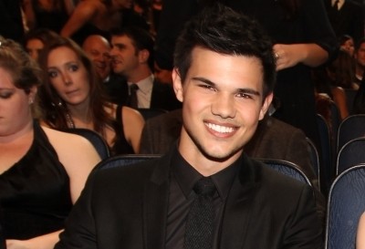 Taylor Lautner: Bo glede 'Sneguljčice' navijal za svoje dekle ali Kristen?
