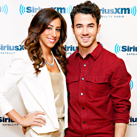 VROČE! Kevin in Danielle Jonas pričakujeta otroka!