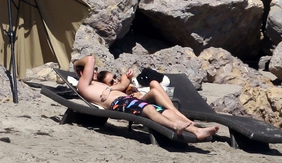 Foto: Miley in Liam sta si privoščila romantični pobeg na obalo!