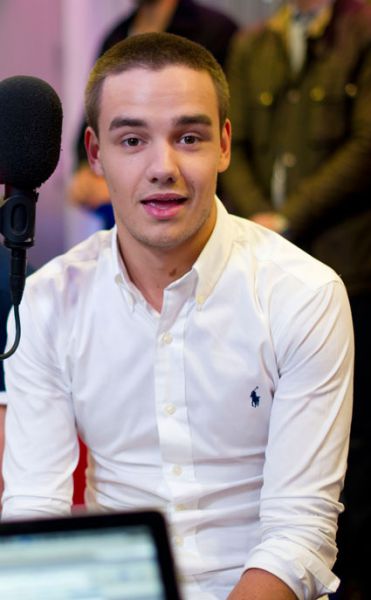 Vroče! Liam iz 1D: Na noč poljublja 4 različna dekleta!