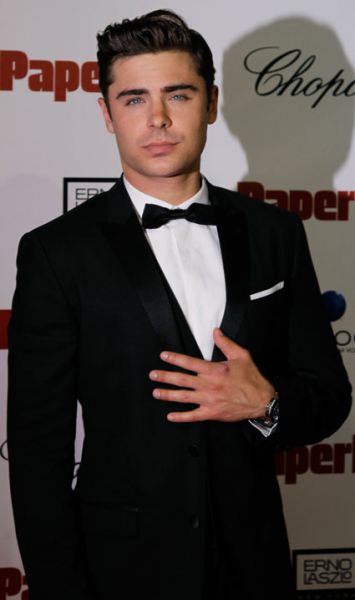 Opa! Zac Efron: Dekletom sem pel butaste pesmi!