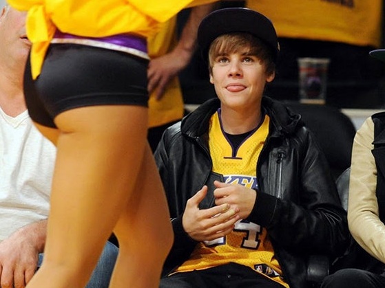 Šok! Je Justin Bieber res obseden s Playboyjem?!