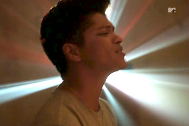 JUKEBOX: Bruno Mars - It Will Rain