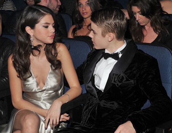 Šok! Ali Justin Bieber vara Seleno?!