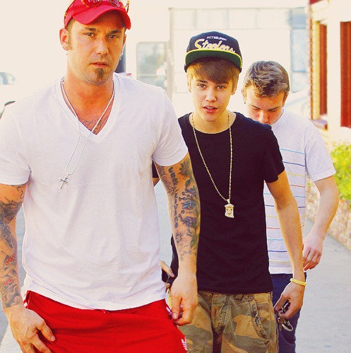 Šok! Justin Bieber: Njegov oče je nasilnež!