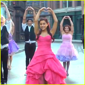 Vroče! Premierno predstavljamo prvi videospot Ariane Grande!