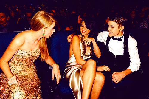 Video: Justin Bieber in Selena Gomez: Privoščila sta si ju Zac Efron in Taylor Swift!