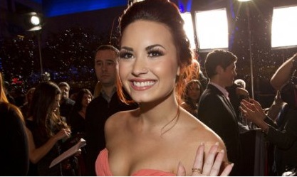 Šok! Demi Lovato: Še vedno bruha in se reže!
