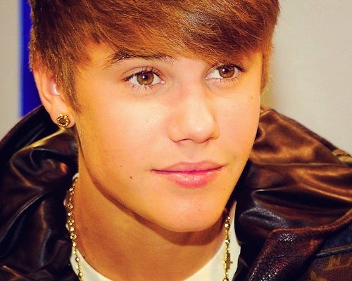 Čestitamo! Justin Bieber: Na Twitterju že ima 20 milijonov Belieberjev!