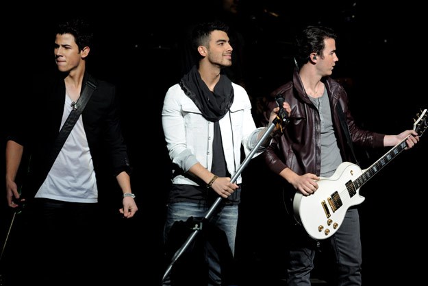 Nov korak Jonas Brothers: Končali pogodbo s svojo Disney glasbeno založbo!