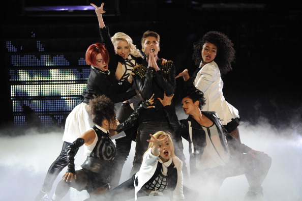 Video: Justin Bieber: Prvič pripravil hudo seksi nastop za Boyfriend!