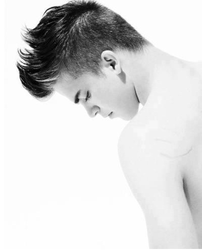 HOT! Justin Bieber: Novo fotografiranje zgoraj brez!