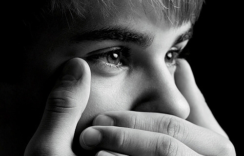BIZARNO! Justin Bieber: Strah ga je umazanih rok!