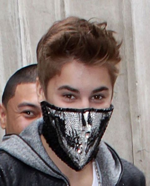 BIZARNO! Justin Bieber: Obraz si je skrival za ruto!