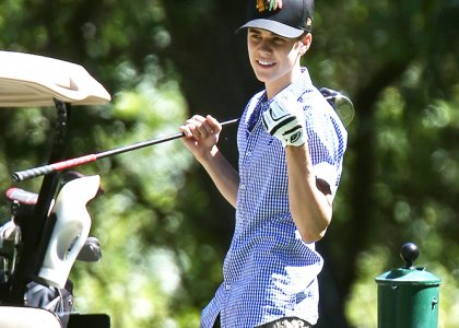 HOT! Justin Bieber: Seksi tudi med igranjem golfa!