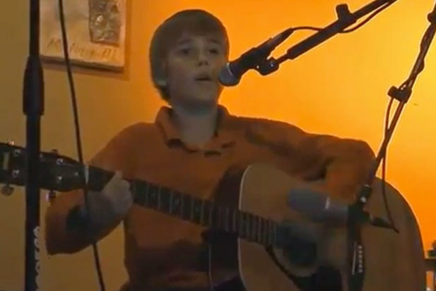 VIDEO: Poglej si še neznan posnetek 12-letnega Justina Bieberja!