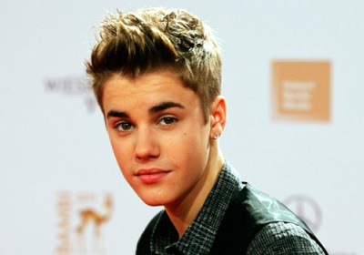 Opa! Justin Bieber: Ima raje prsi ali zadnjico?