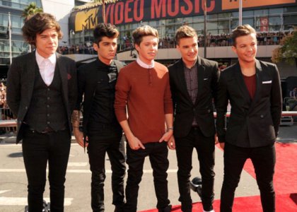 Vroče! One Direction veliki zmagovalci MTV podelitev video nagrad!