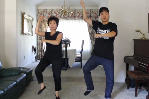 Smešno! Ko 60-letnica pleše na Gangnam Style!