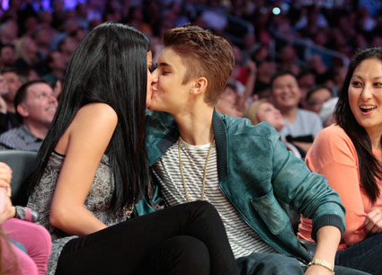 Justin Bieber: Seleno hoče le osrečiti!