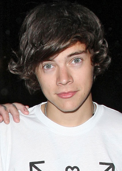 Harry iz 1D: Pobira nasvete iz erotične knjige!