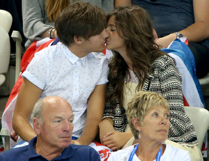 Louis iz 1D: Eleanorini mami pošiljal sporočila, da ne bo spal naokoli!