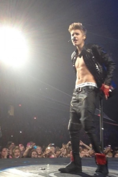 HOT! Justin Bieber: Na odru razkriva svoje mišice!