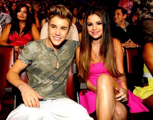 Vroče! Justin Bieber in Selena Gomez: V nedeljo bi naj na AMA sedela skupaj!