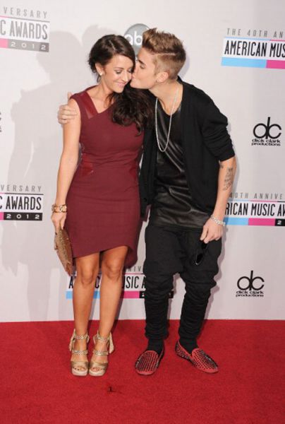 Vroče! Justin Bieber: Na AMA pripeljal mamo, Selene sploh ni bilo!