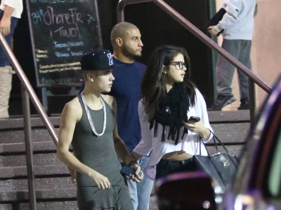 Vroče! Justin Bieber in Selena Gomez: Videli so ju med poljubljanjem!