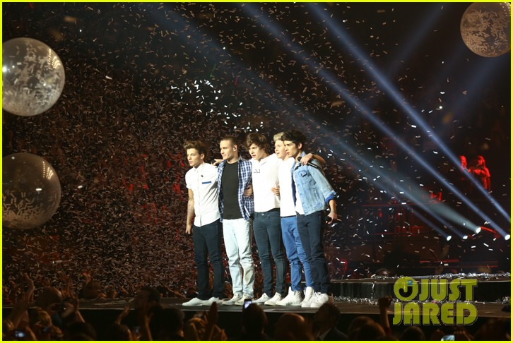 Uspeh! One Direction prvič nastopili v razprodanem Madison Square Gardenu!