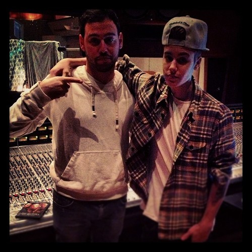 Justin Bieber: Na svoj akustični album dodal še dve novi pesmi!
