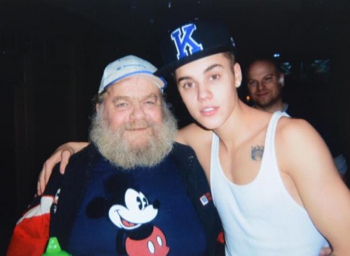 Vroče! Justin Bieber: V medijih ga je napadel njegov lasten dedek!