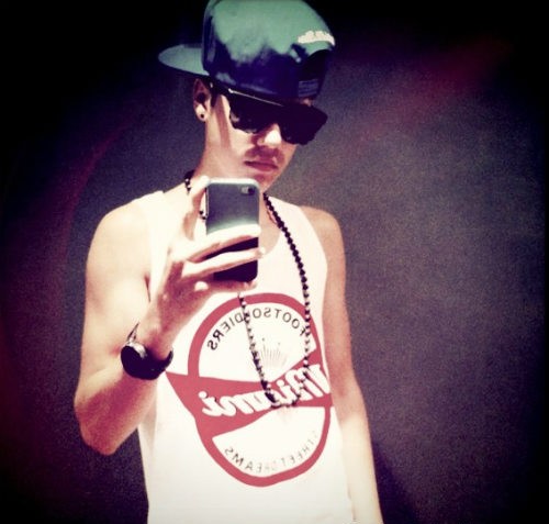 FOTO: Justin Bieber: Na internet objavlja svoje seksi slike!