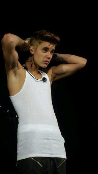 Justin Bieber: Na lasten koncert spet zamujal debele 3 ure?!