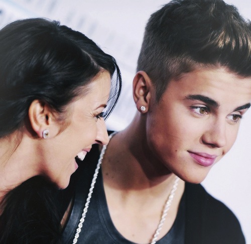 Justin Bieber: Mama Pattie bi ga z veseljem kaznovala!