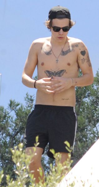 Harry iz 1D: Le kako lahko zdrži brez tega?!