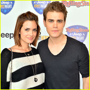ŠOK! Ločujeta se Paul Wesley in Torrey DeVitto!