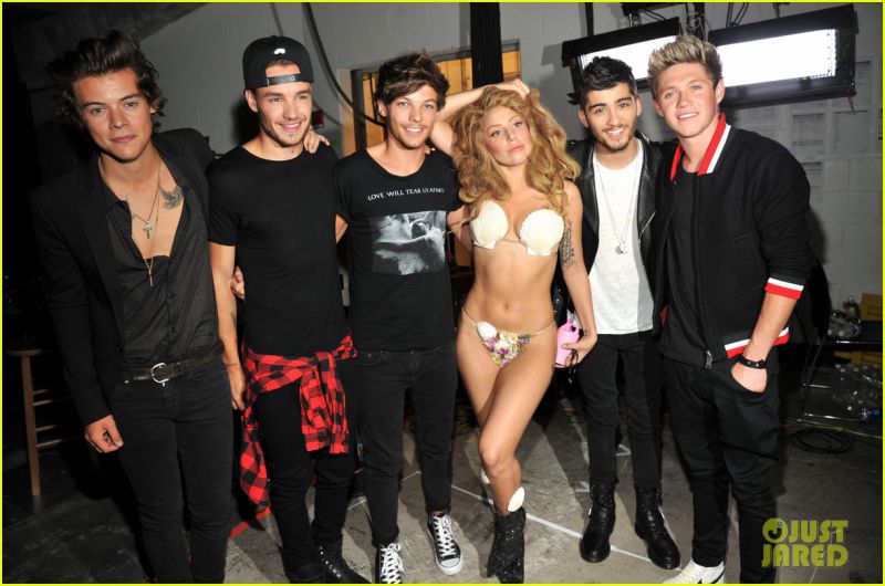 VROČE! One Direction: Lady Gaga jih je zagovorila po tem, ko so bili izžvižgani!