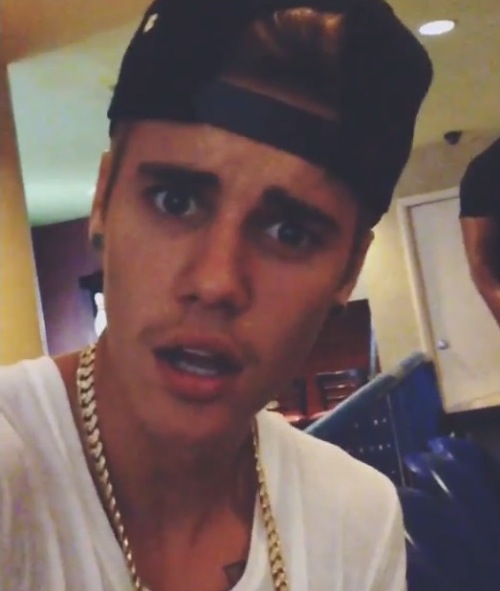 ANKETA! Justin Bieber: Z brki ali brez?